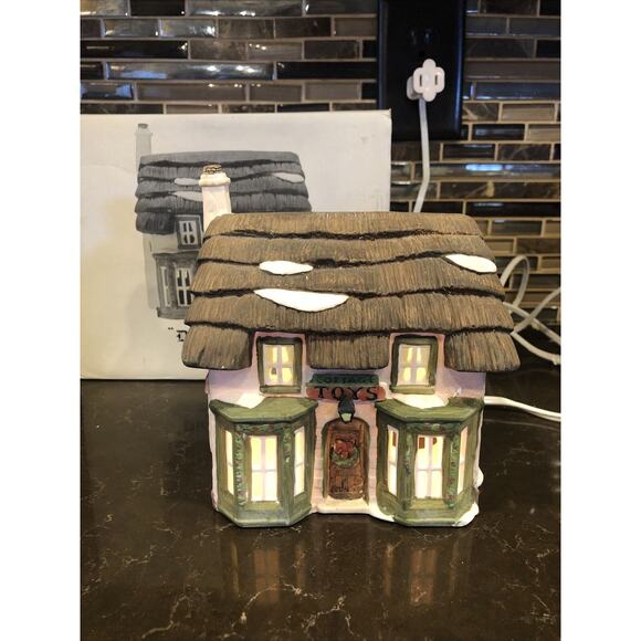 Vtg Dept 56 Cottage Toy Shop 1986 Dickens' Lane Christmas Village Lighted house - Picture 1 of 5